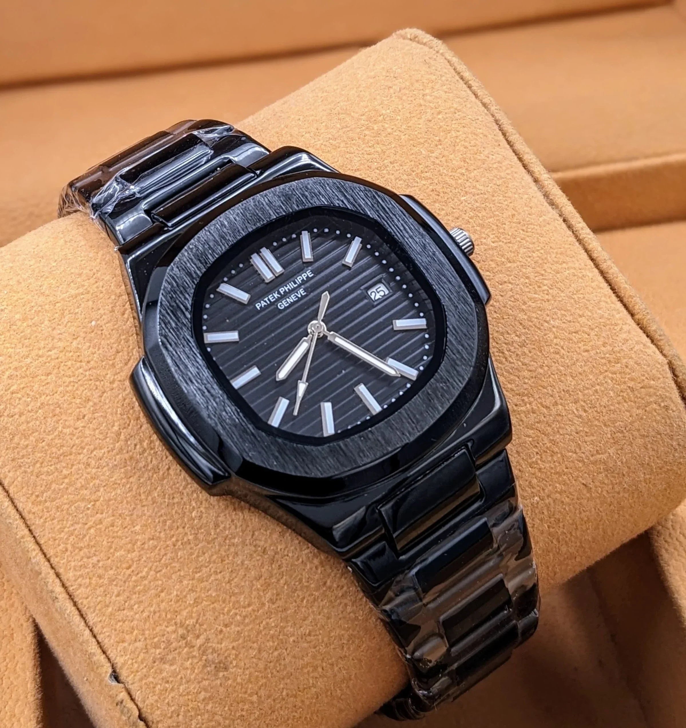 Elegant Steel Timepiece – Modern Look, Timeless Style