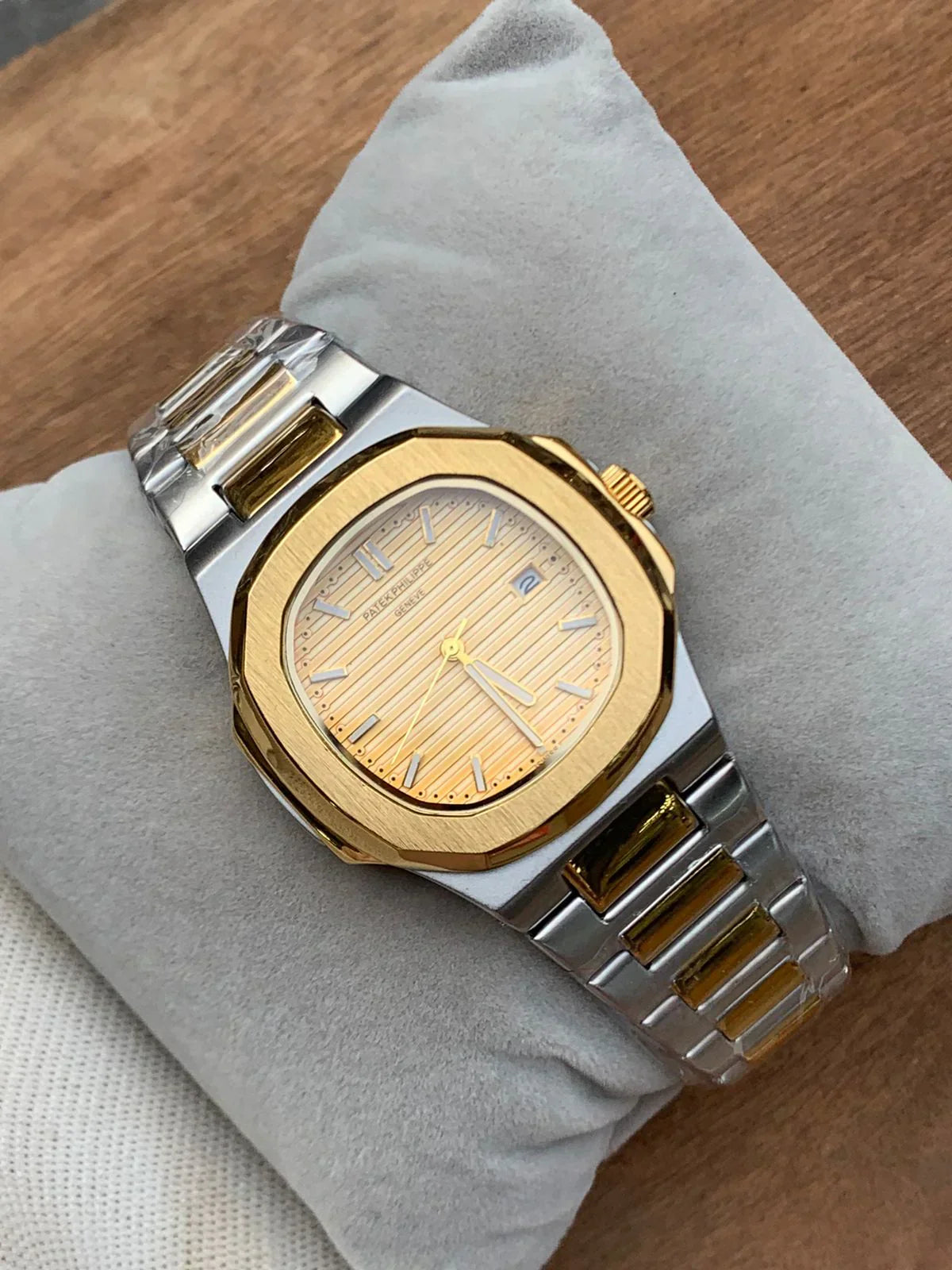 Elegant Steel Timepiece – Modern Look, Timeless Style
