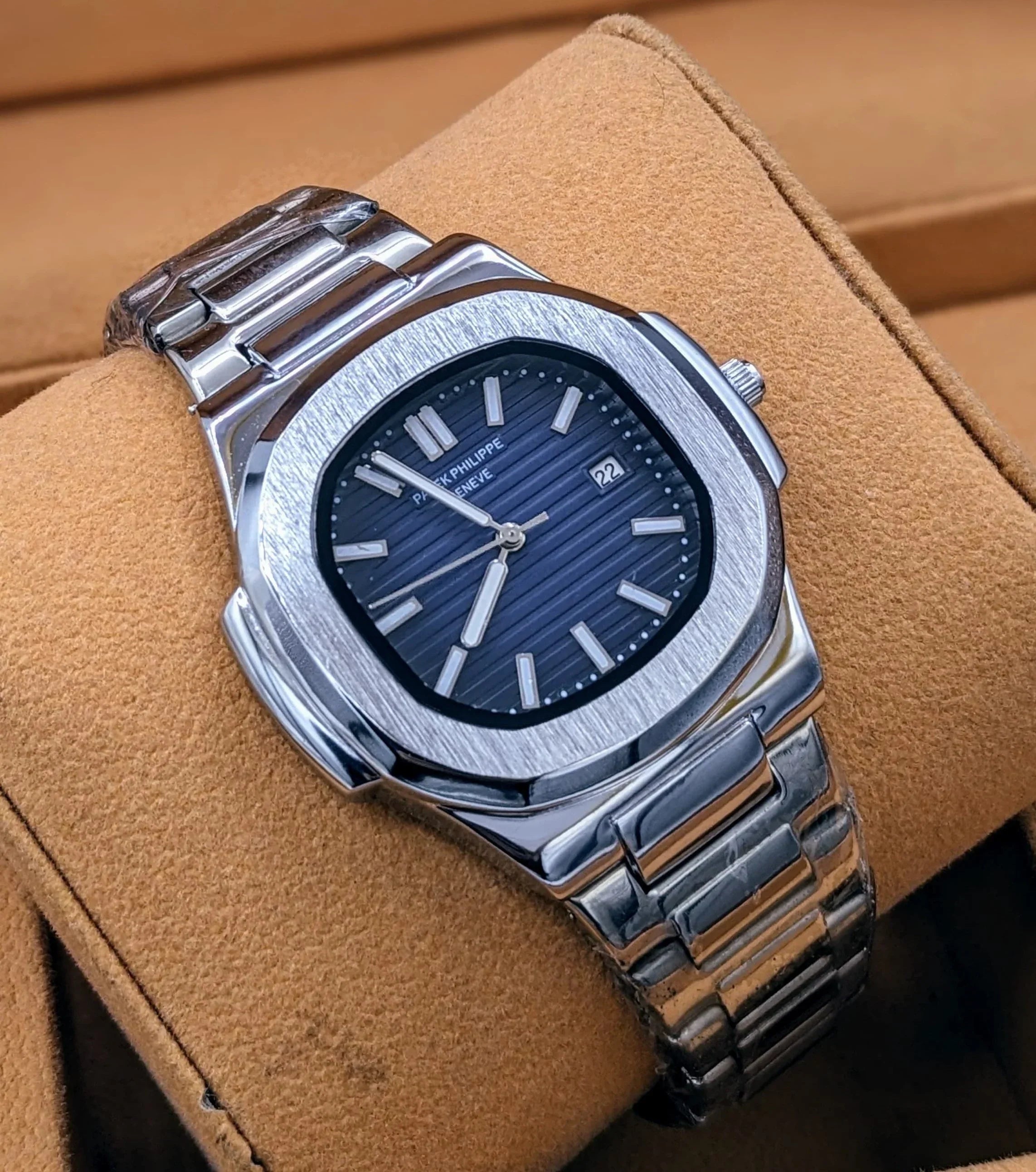 Elegant Steel Timepiece – Modern Look, Timeless Style