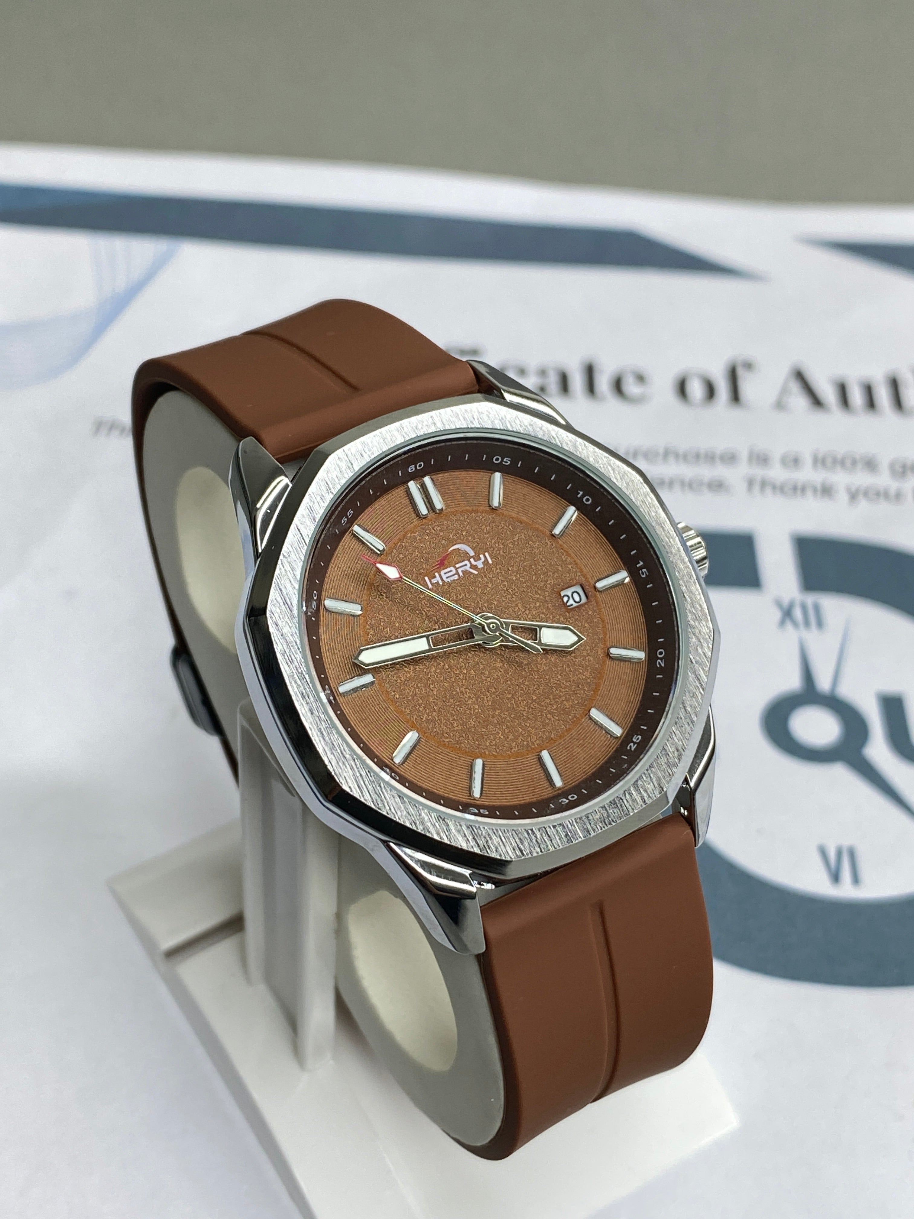 Heyri - Silicone Straps & Magnetic Lock Watch