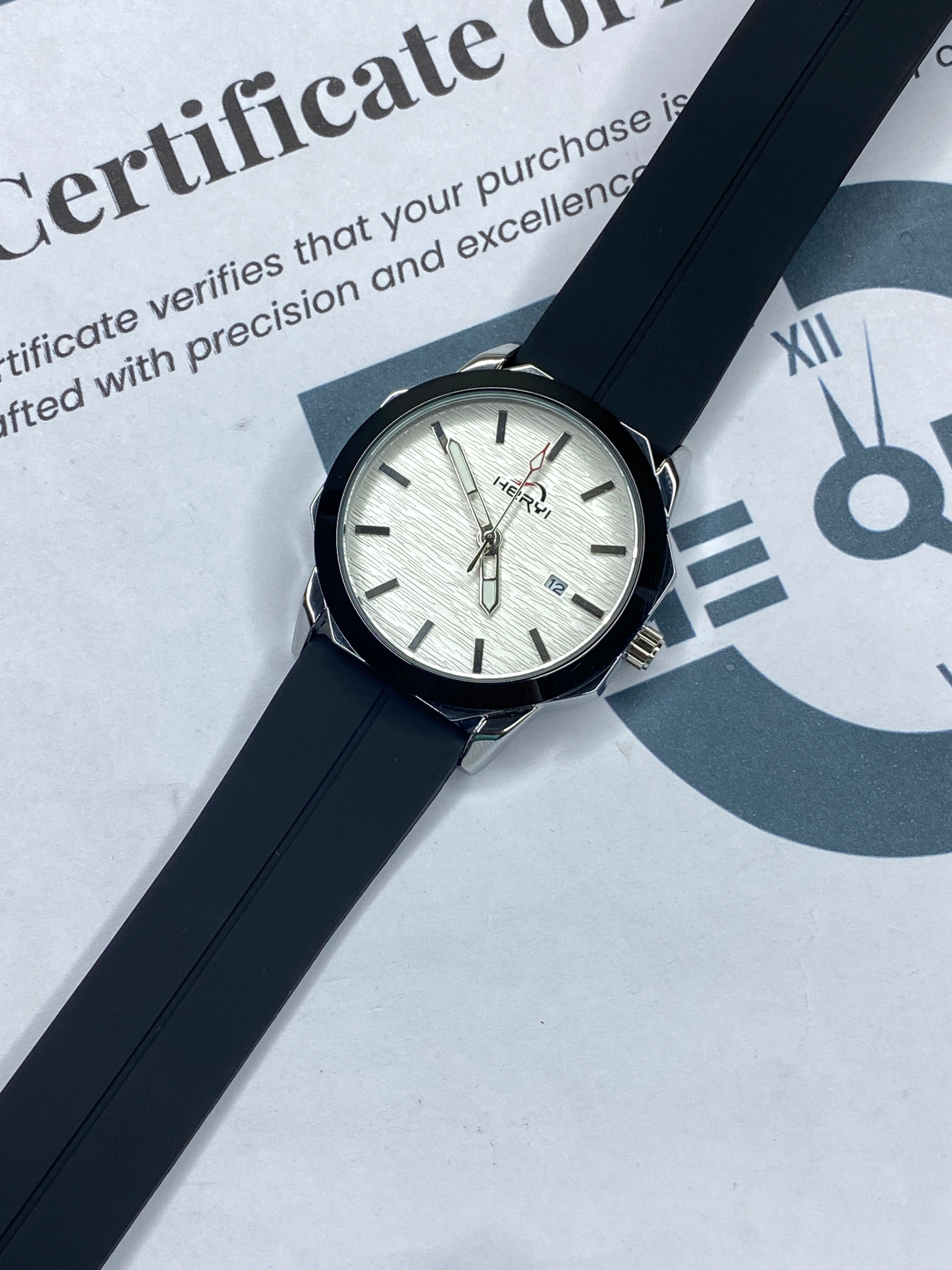 Heyri - Magnetic Lock & Silicone Straps Watch
