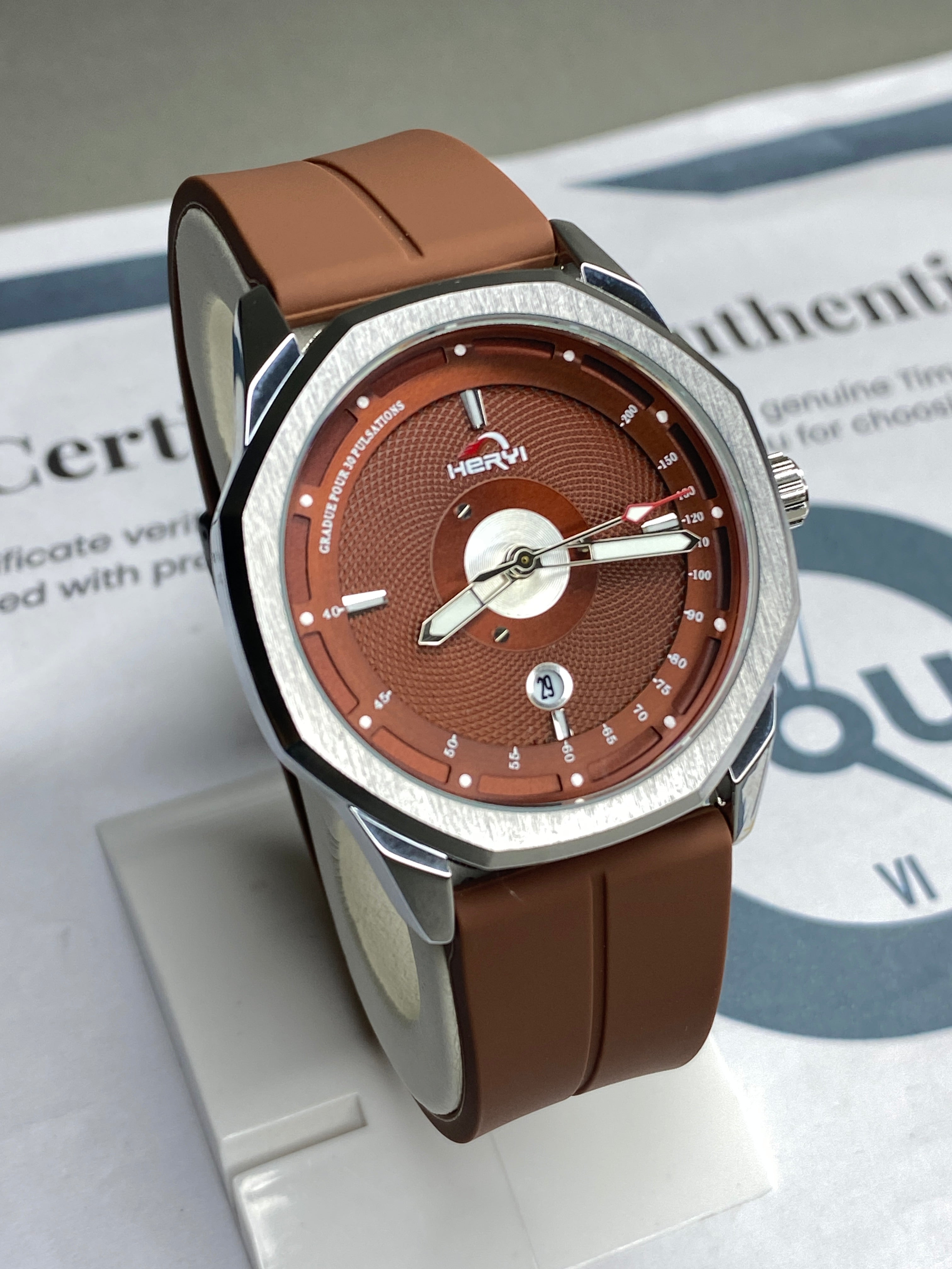 Heyri - Texture Design Magnetic Lock & Silicone Straps Wrist Watch For Men
